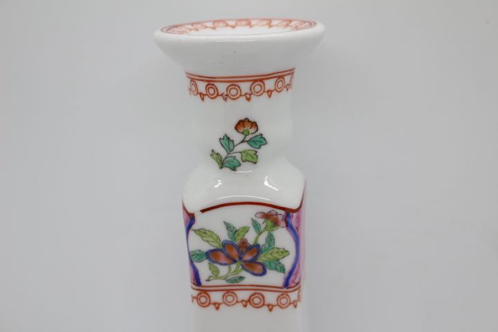 Castiçal porcelana chinesa floral e brasão Armas João IV brasileiro 21