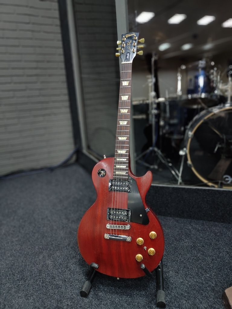 Gibson Les Paul studio cherry red faded