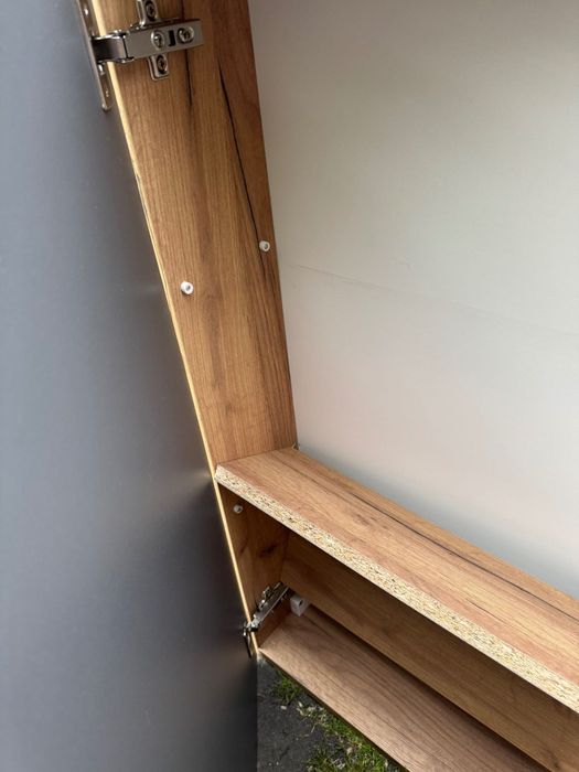 Szafka łazienkowa z lustrem