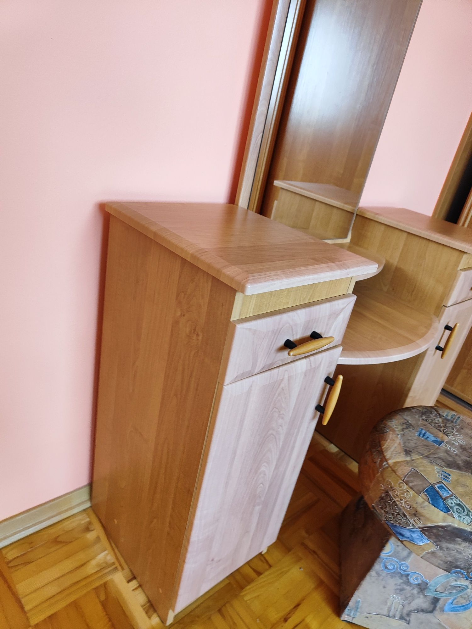 Toaletka z lustrem + pufa