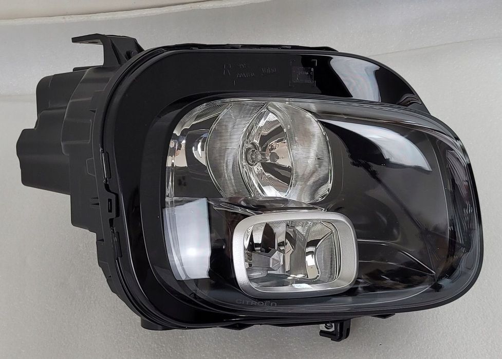 LAMPA PRAWA PRZÓD ZWYKŁA CITROEN C3 AIRCROSS 462161423 YQ0052780 NOWA