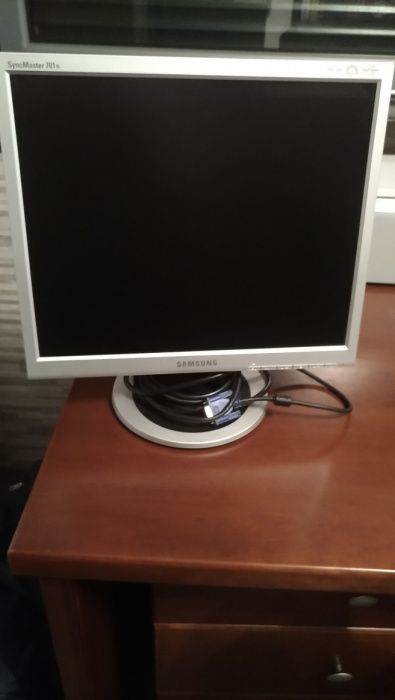 Monitor Samsung SyncMaster 701n- como novo