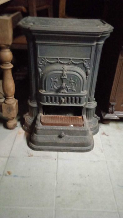 Salamandra antiga em ferro fundido