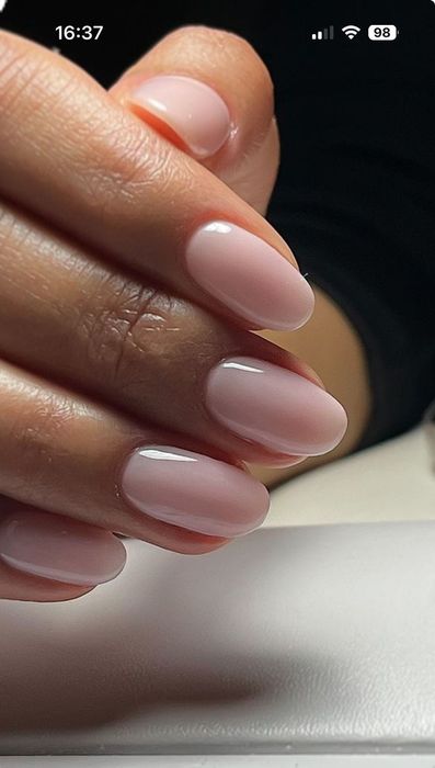 Manicure/ Przedłużanie i stylizacja rzęs oraz brwi