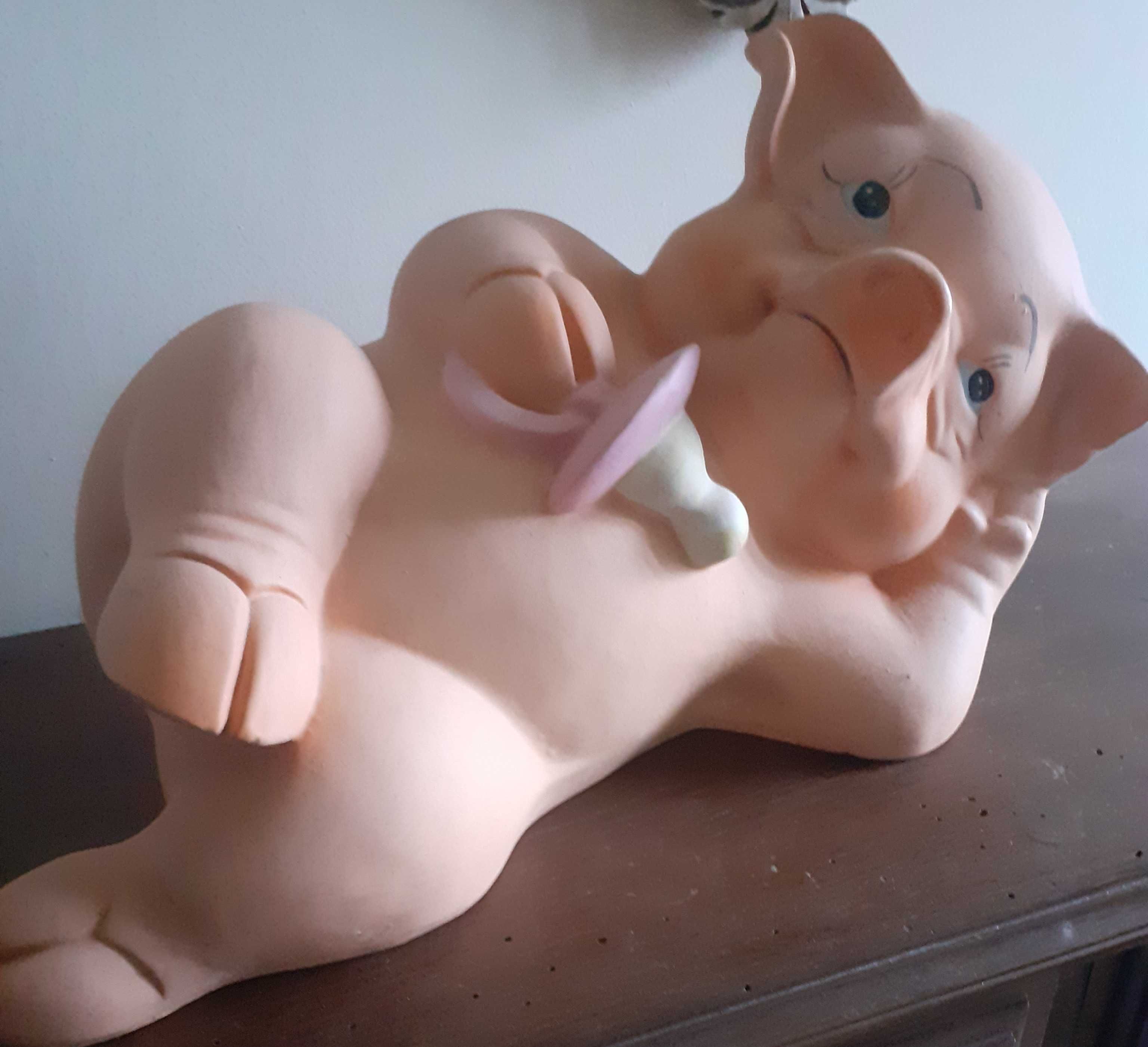 Grande mealheiro em forma de porca