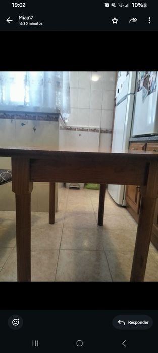 Mesa de cozinha em madeira