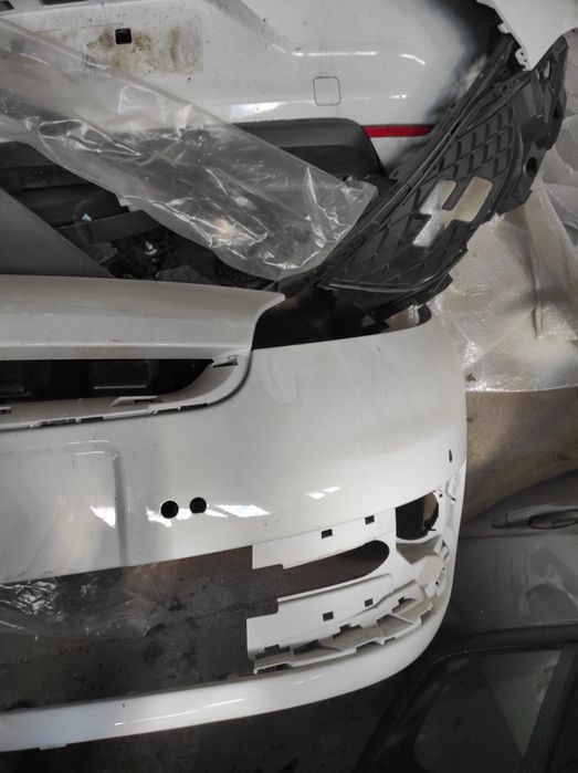 Sprzedam zderzak przedni reanult scenic III 2012 rok