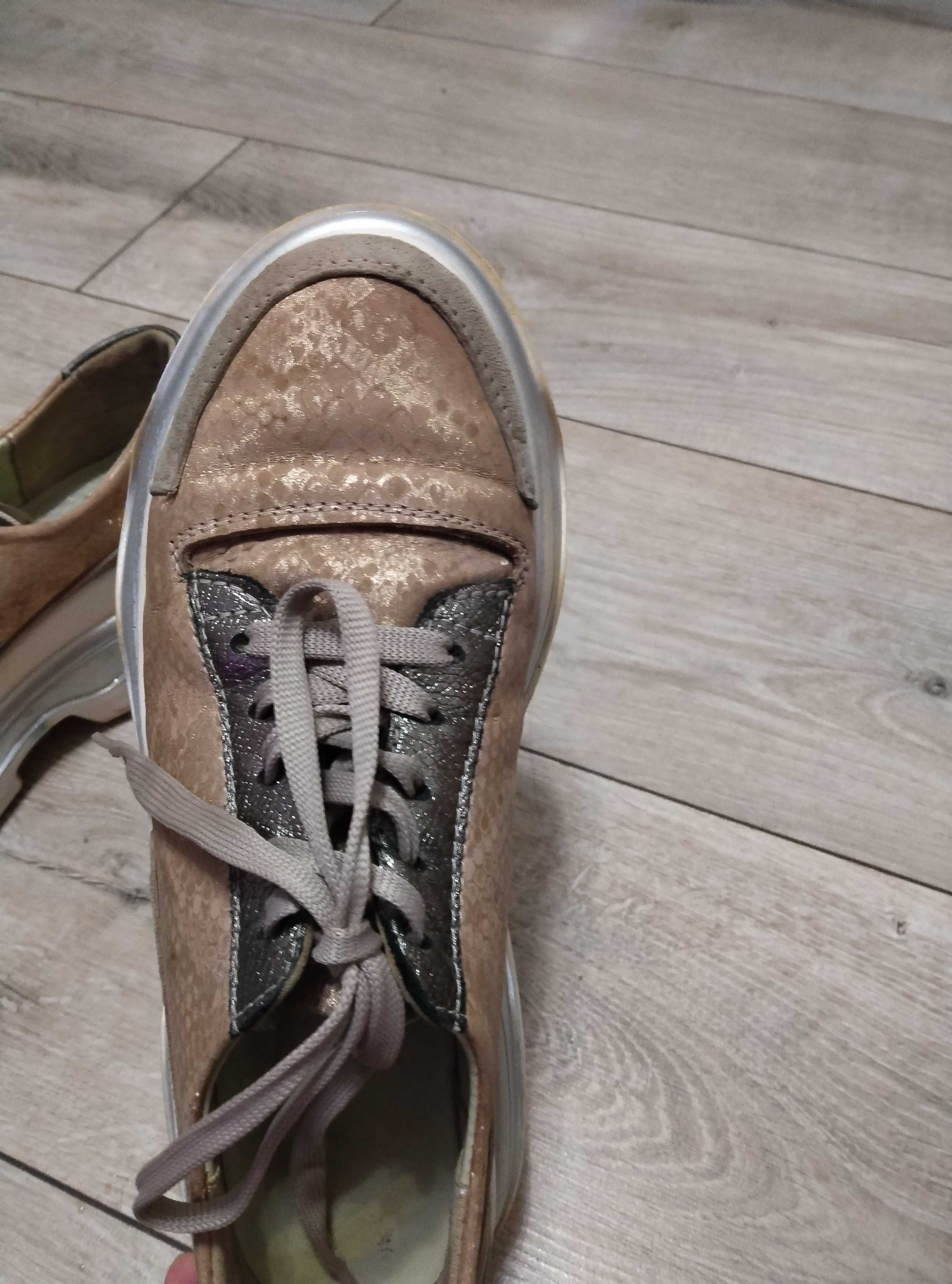 Жіночі весняні черевики SOLDI. Натуральні шкіра та замша, 37 р.