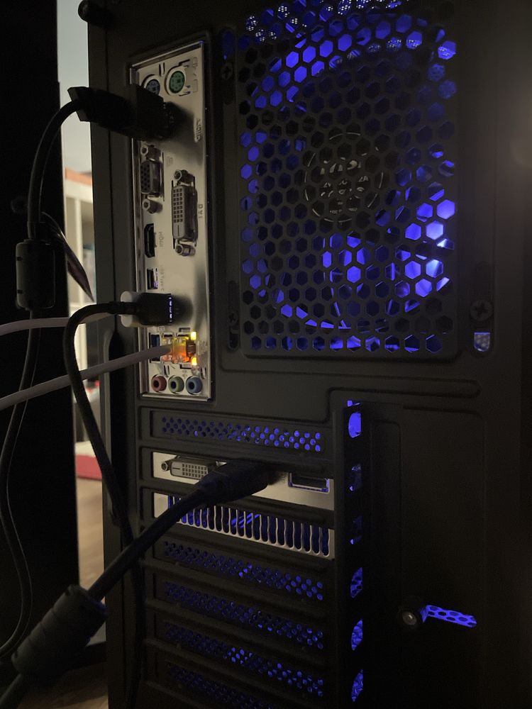 Komputer PC / Idealny do gier i prac biurowych / Ryzen 5, RX 550/550