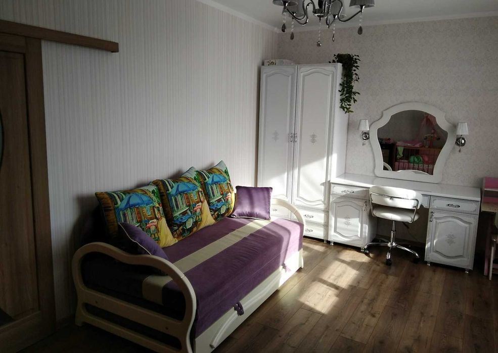 Простора 3-кімнатна квартира в новобудові на Озерній