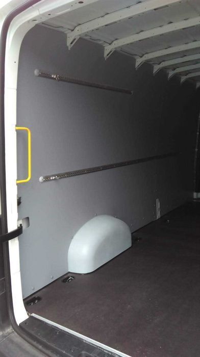 Zabudowa samochodu dostawczego VW Crafter L4H2 i L4H3  //  KNAUTECH