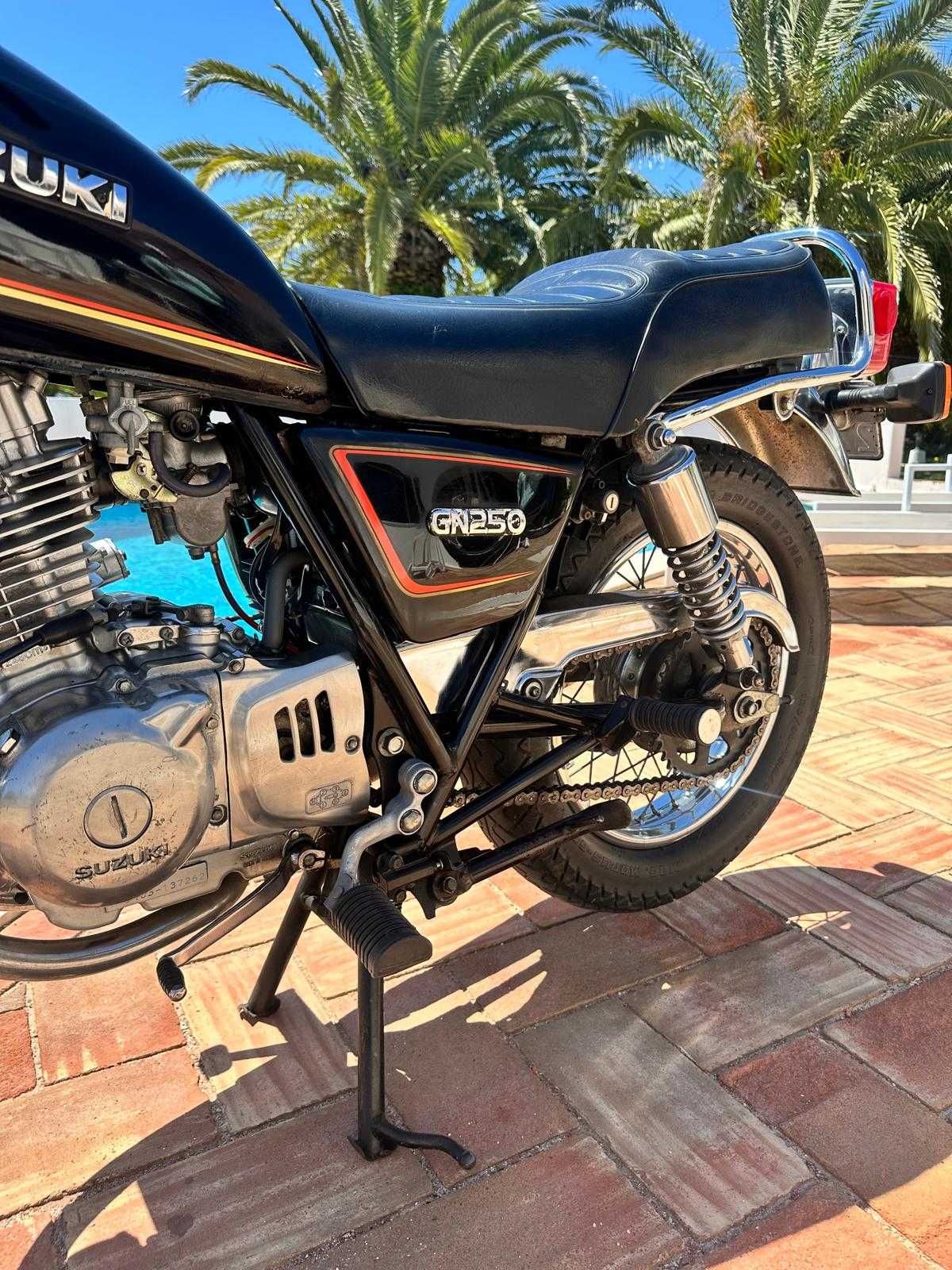 Suzuki Gn250 com 30000km