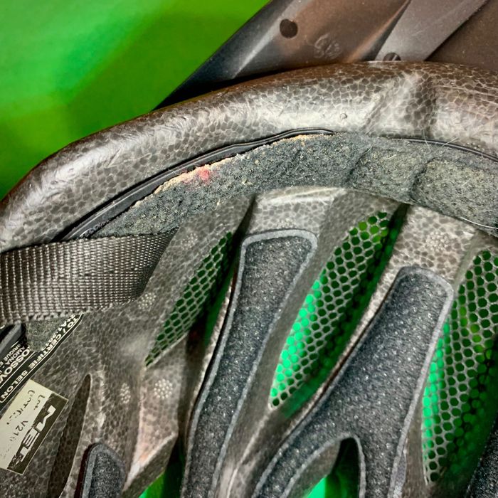 велосипедний шолом MET Crossover Active