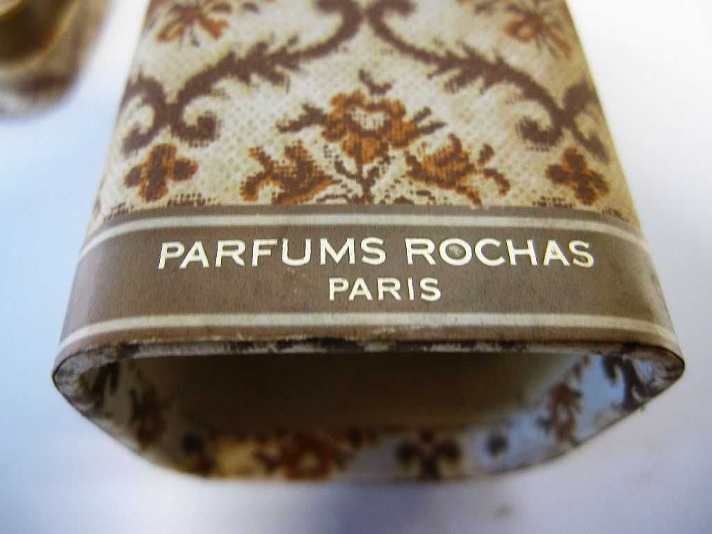 frasco de perfume francês vintage "Madame Rochas" com perfume