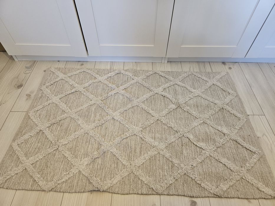 Beżowy dywan 74cm x 117 cm Sinsay Home
