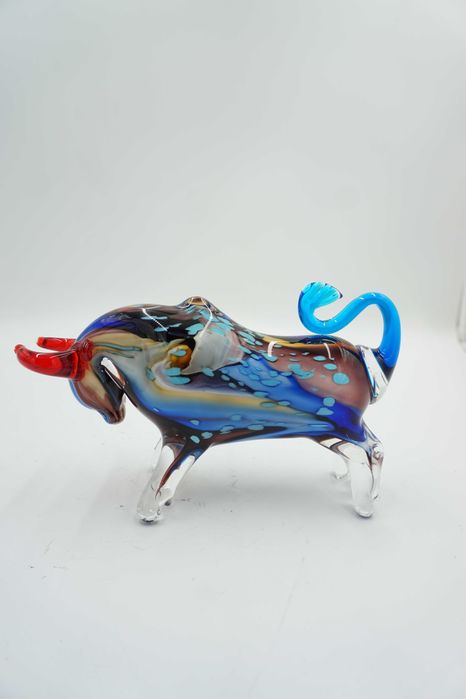 SZKLANA figura w stylu murano byk symbol siły giełda hossa