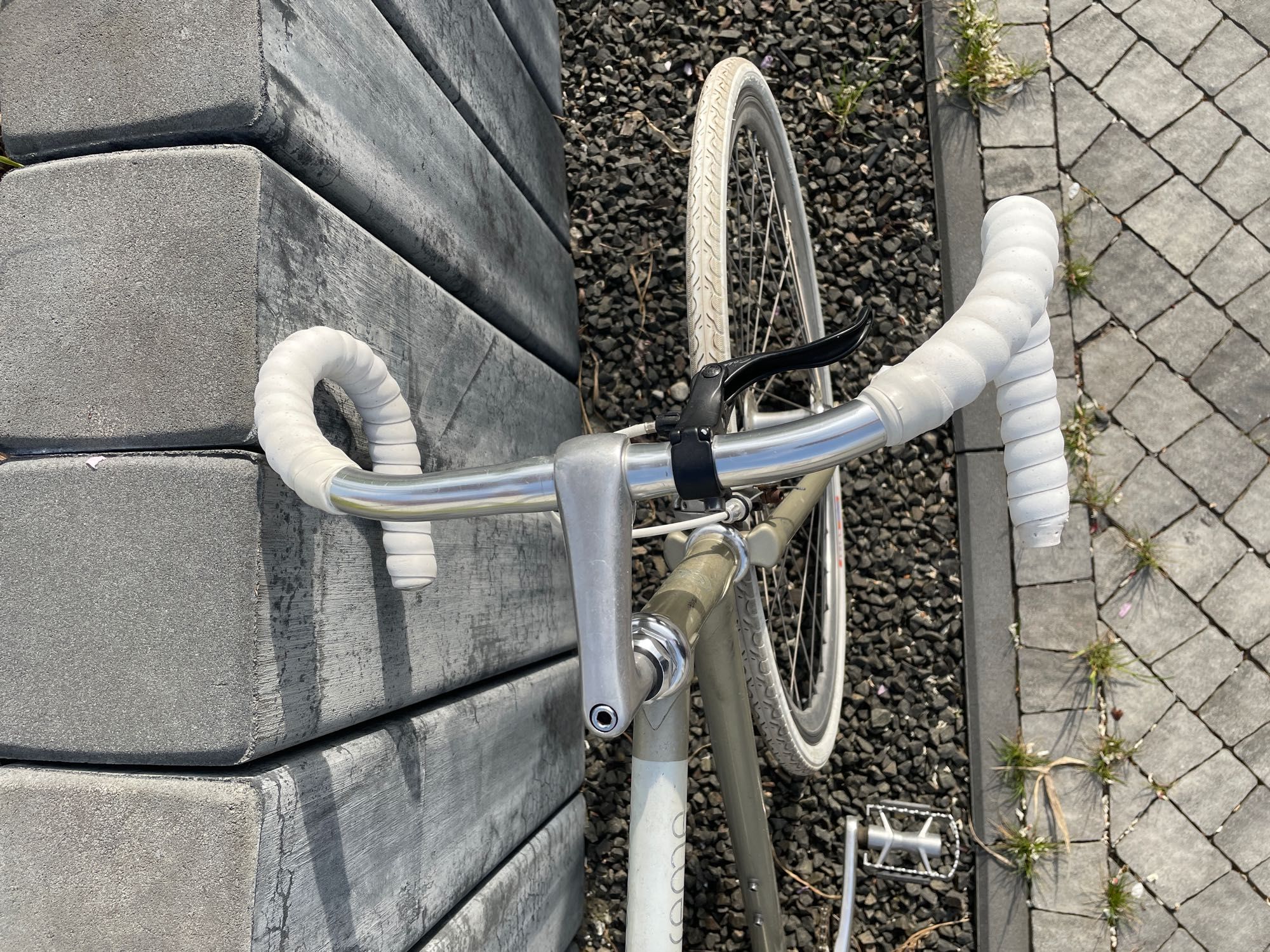 Creme rower kolarzówka miejski minimal szampański ostre koło single