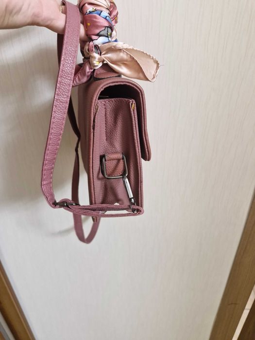 Продам сумку, в ідеальному стані, з хустинкою на ручці 300грн