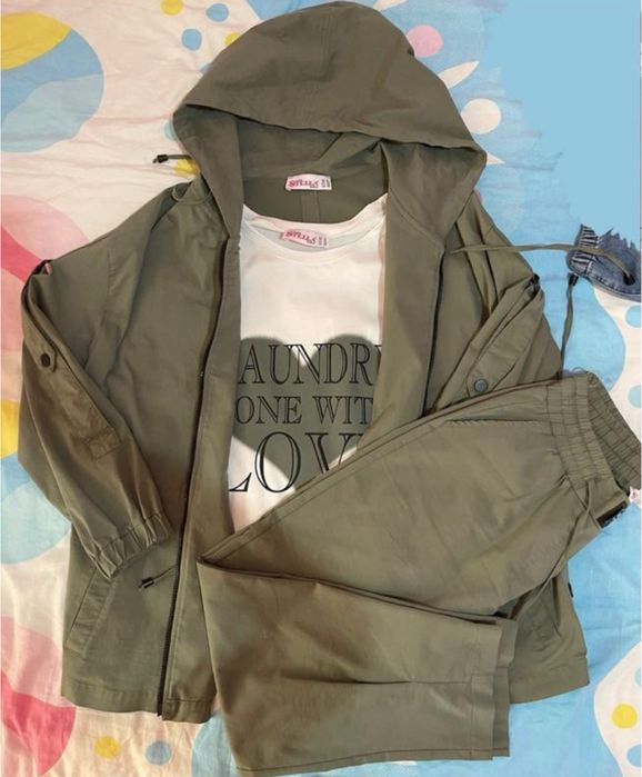 Жіночий костюм трійка