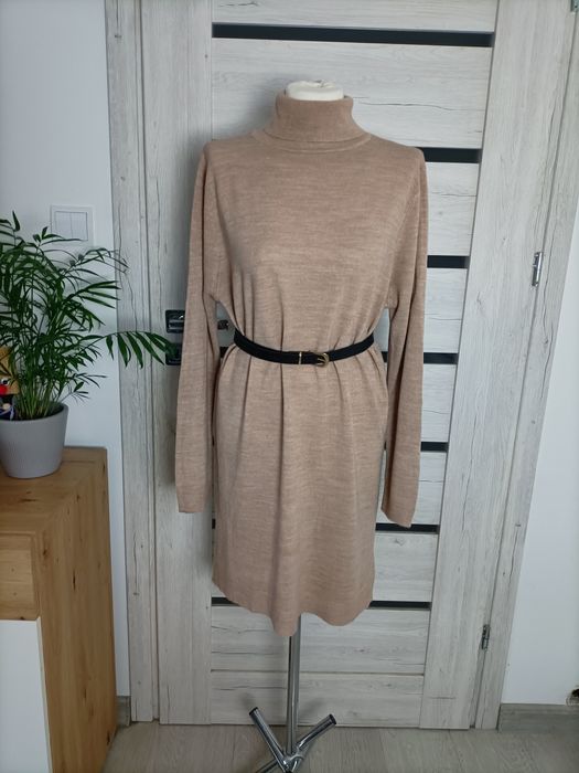 Sweterek sukienka sweterkowa na jesień zimę golf beżowa długi rękaw