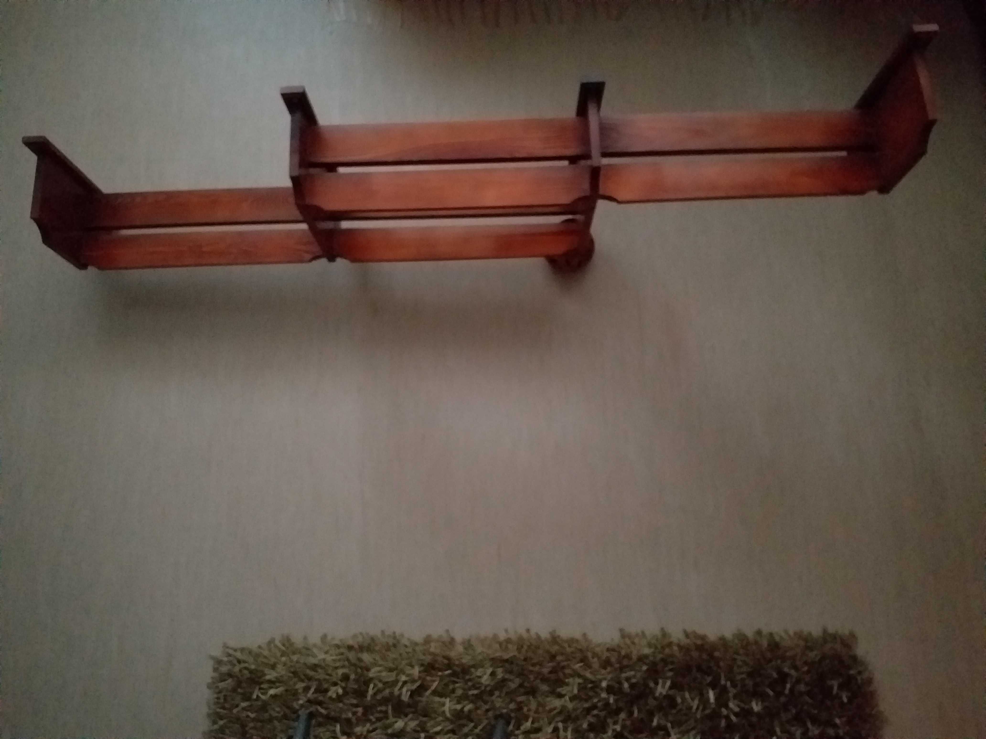 Sprzedam półkę wiszącą.