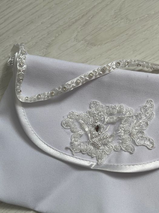 Dziewczęca alba komunijna z akcesoriami