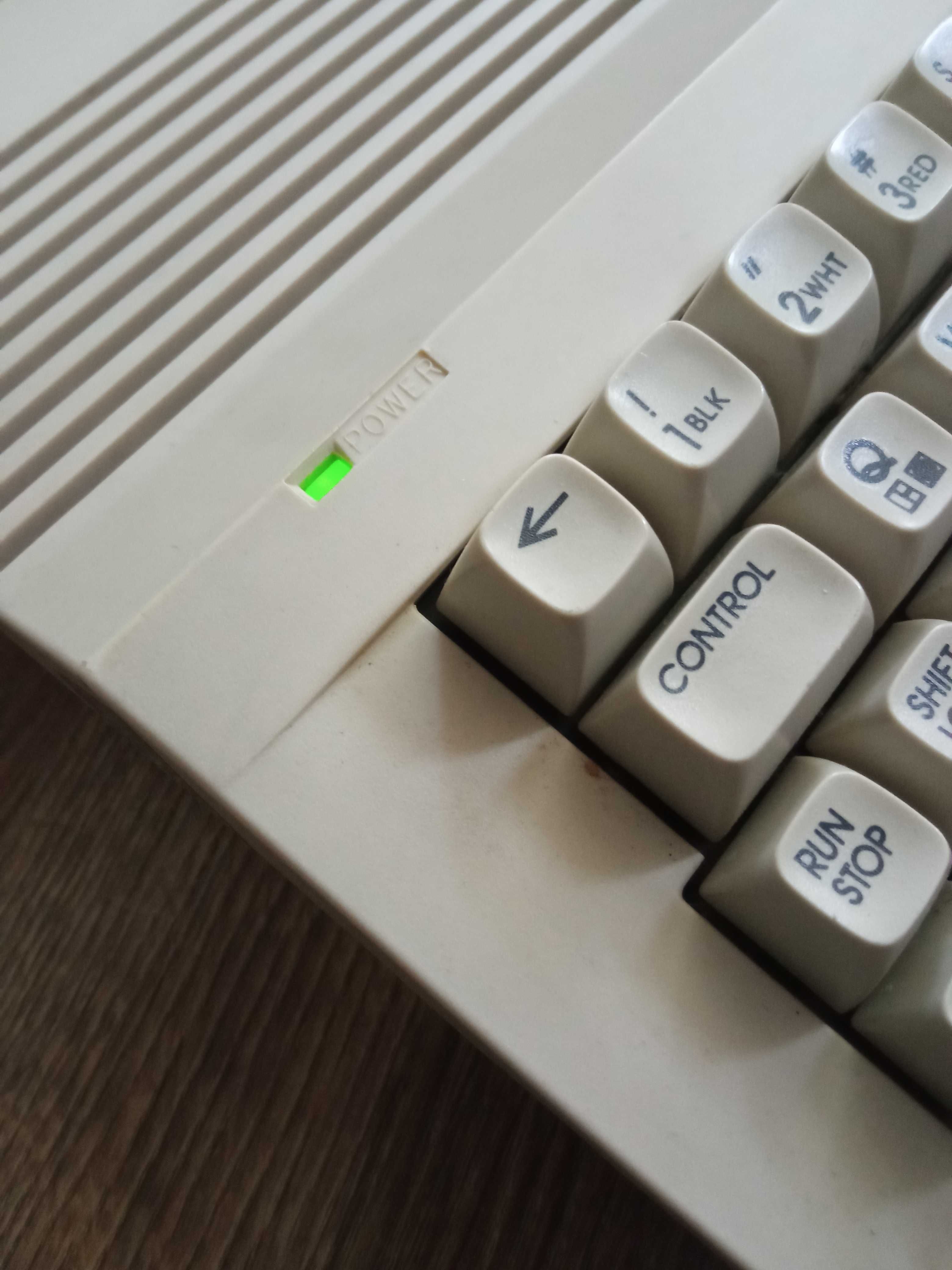 Sprzęt komputerowy Atari 800XE Commodore 64 II
