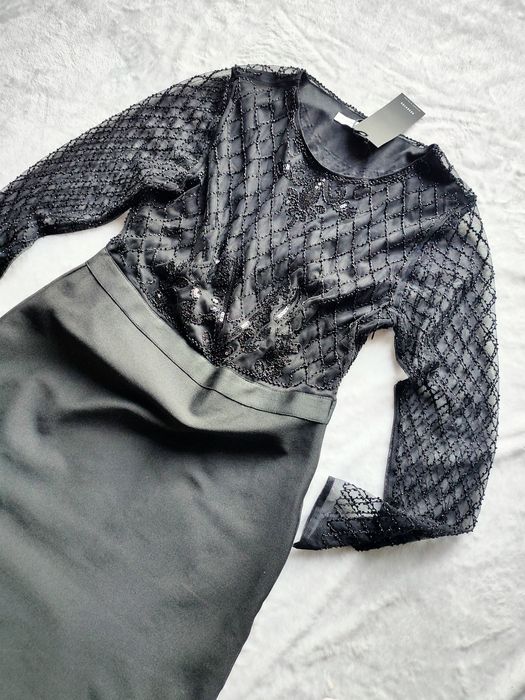 Czarna, koronkowa sukienka Reserved