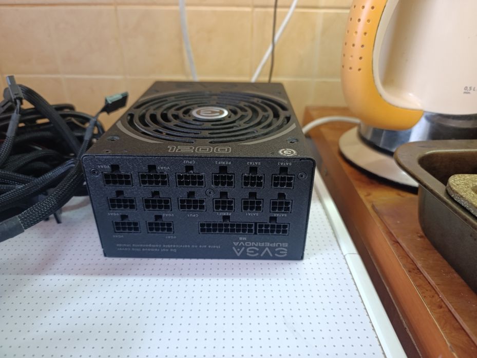 Блок живлення EVGA SuperNOVA 1200W