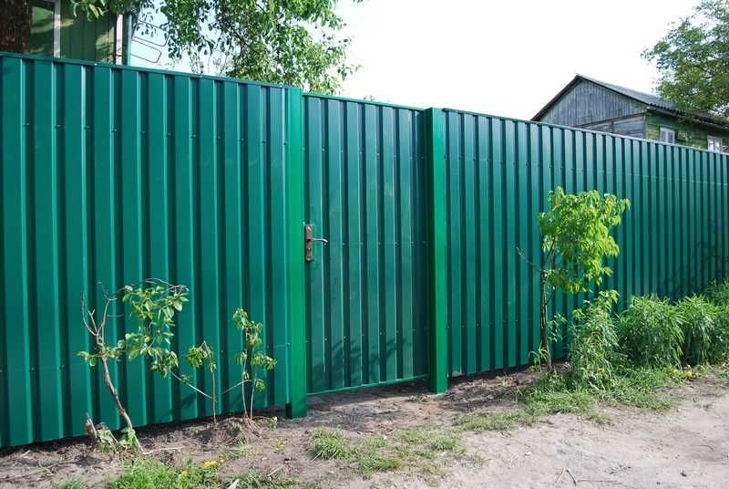 Міцний і надійний паркан з профнастилу – під ключ!
