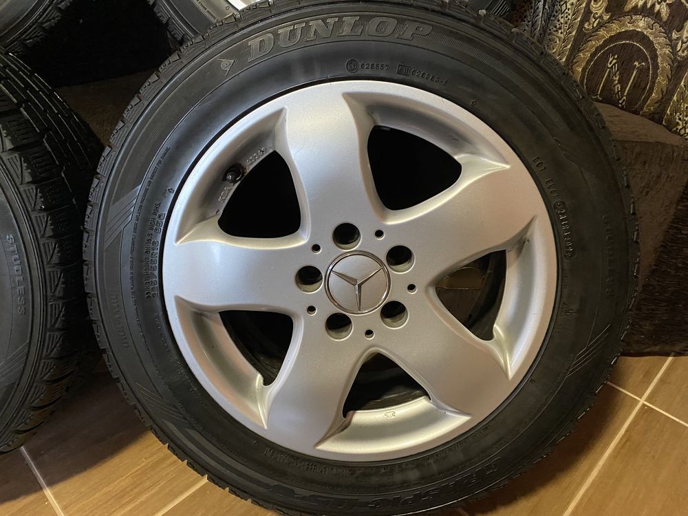 Комплект колес DUNLOP 225/55 R16/Диски Mercedes R16 5x112 7,5j et35