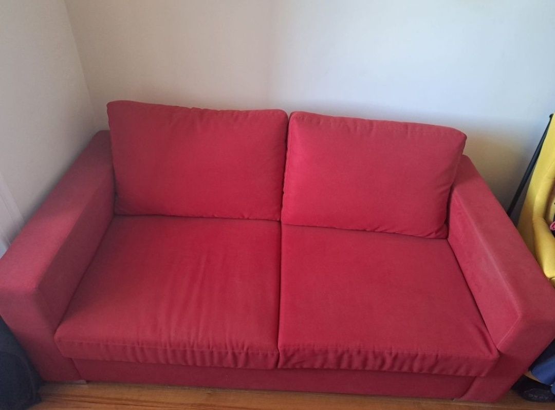 Sofá Cama vermelho, em excelente estado