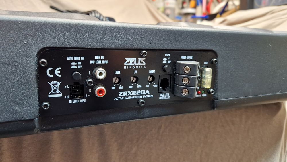 Hifonics Zeus ZRX220A subwoofer aktywny 2x20cm