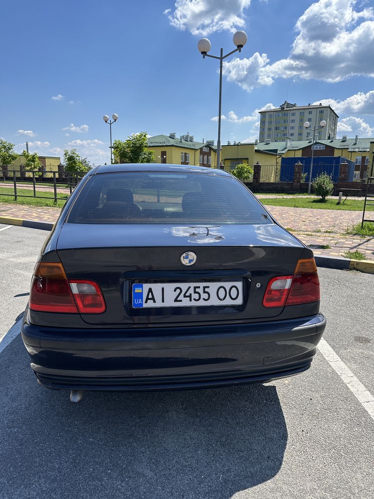 БМВ е46 гарний стан на свій вік.