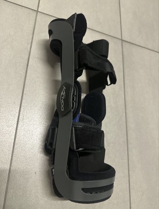 Orteza kolanowa Donjoy. Nowa.rozmiar L lewe kolano