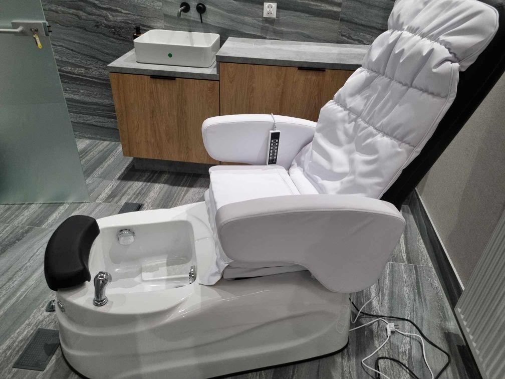 Łóżko z funkcją masażu do pedicure