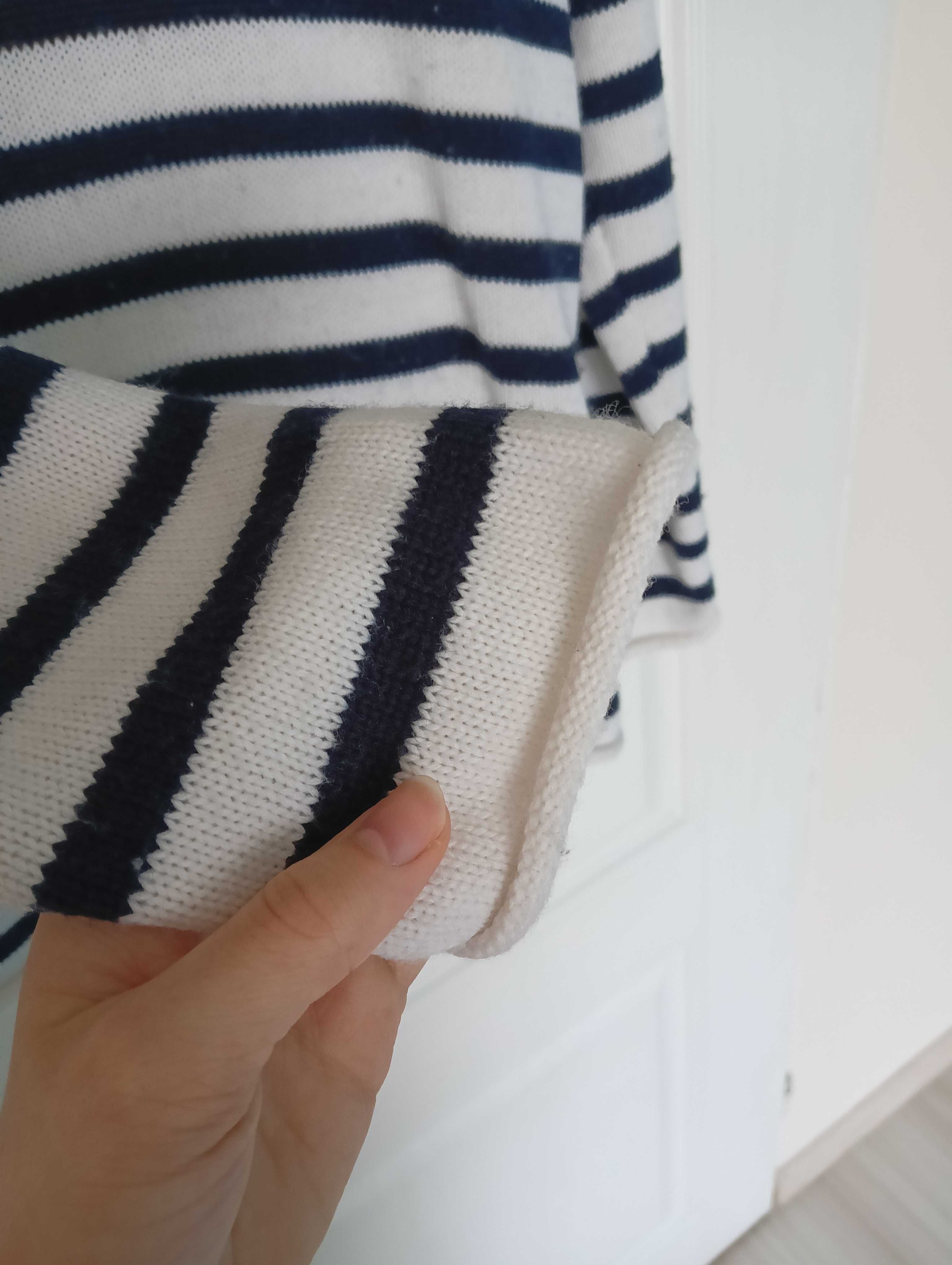 Sweter w paski. Granatowo biały