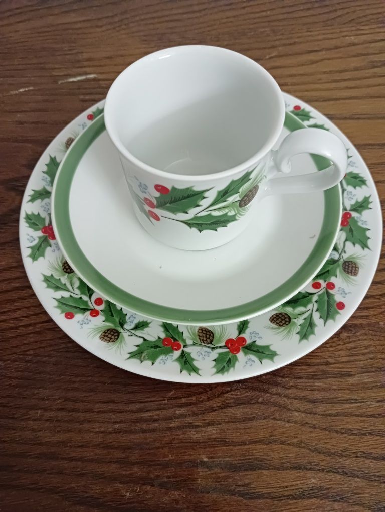 Conjunto de chávena de pequeno almoço e pires com prato de sobremesa