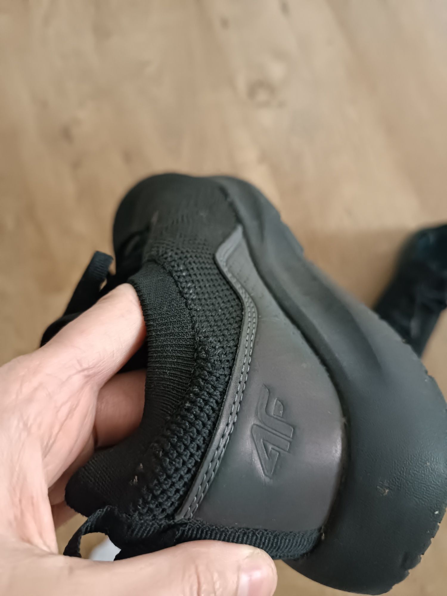 Buty sportowe firmy 4F
