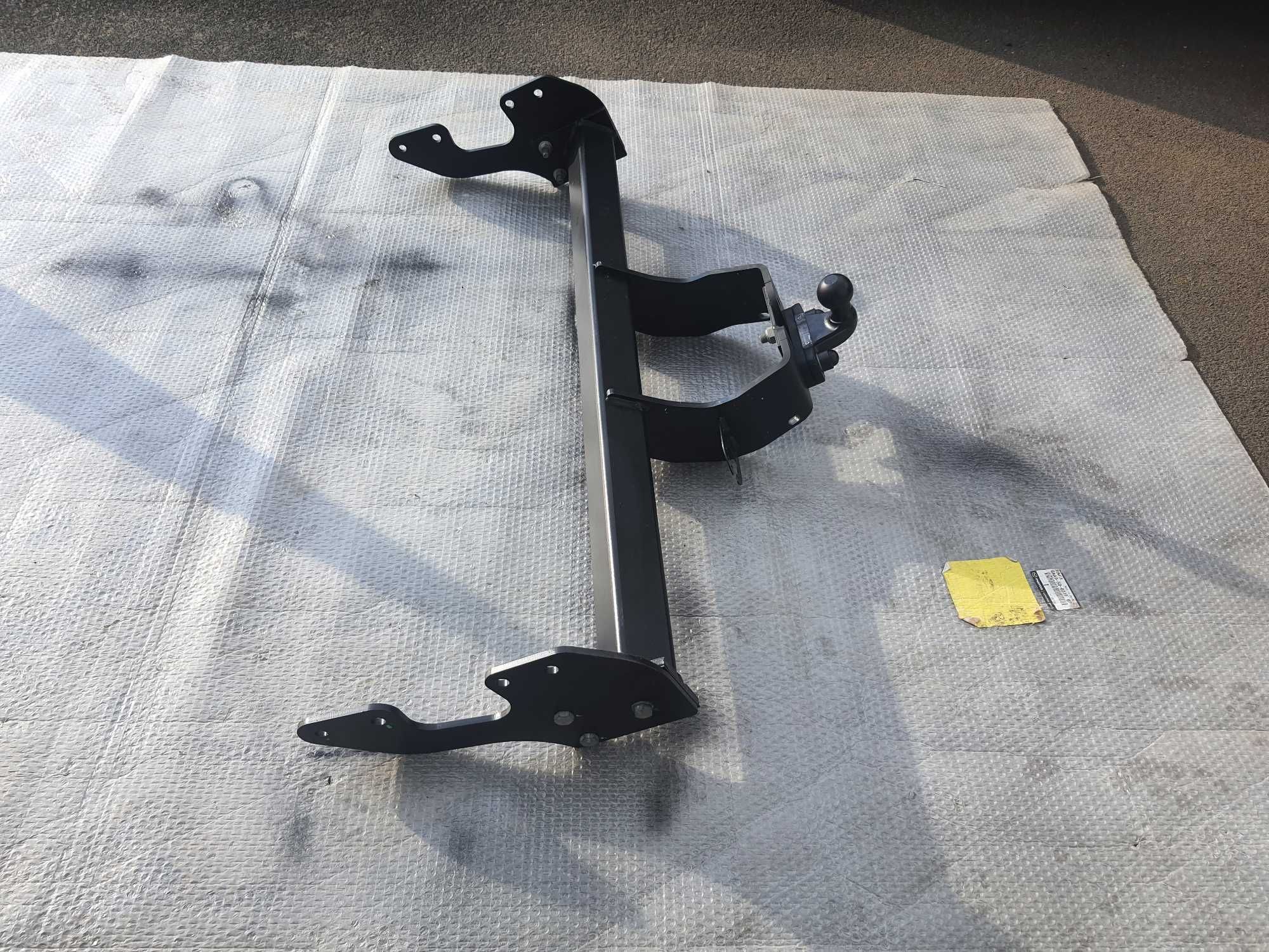 hak holowniczy orginalny do toyota hilux VIII lift 2023r.