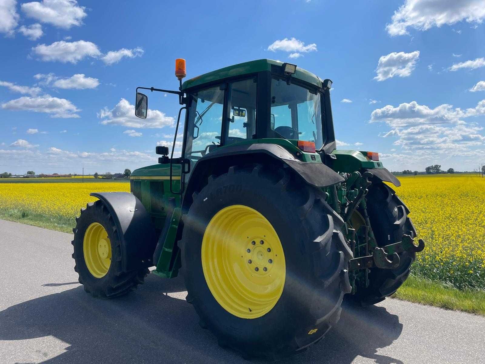Ciągnik John Deere 6910