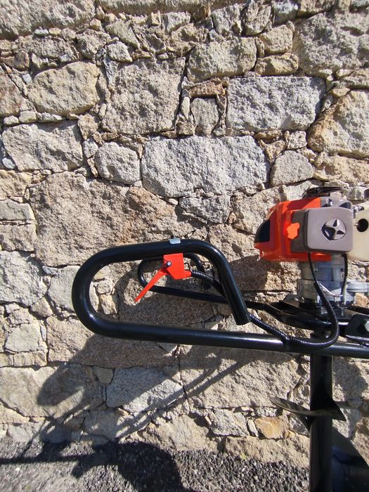 Máquina de perfurar terra