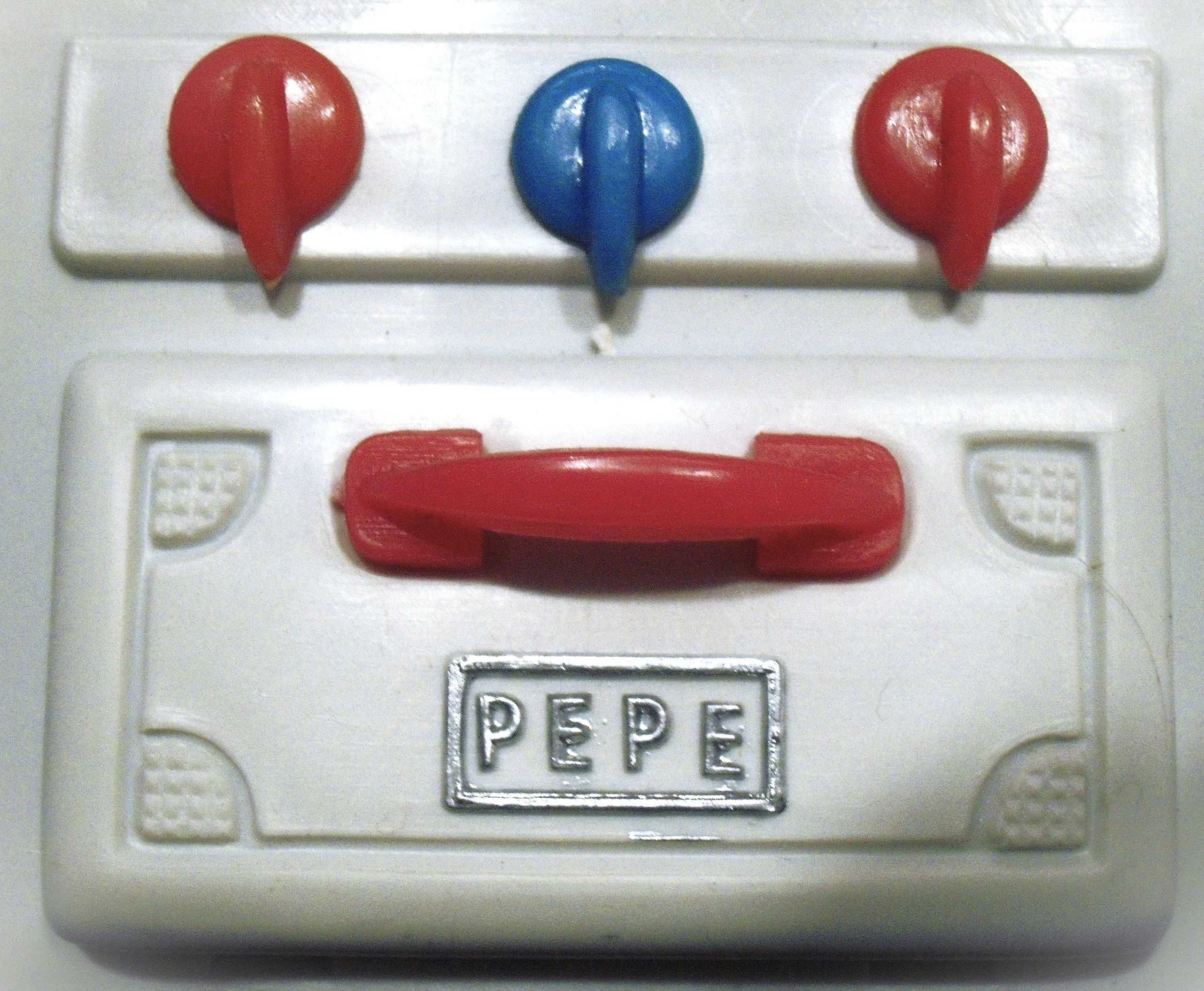 Fogão antigo da PEPE em plástico e chapa