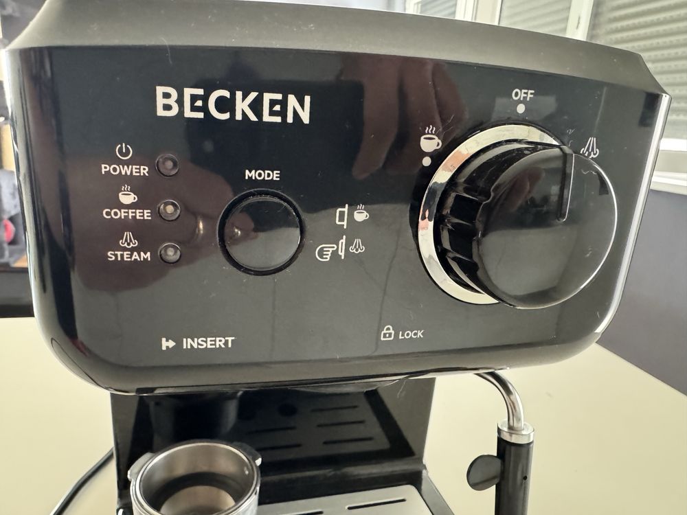 Máquina de Café Expresso BECKEN com Vaporizador e Porta-Filtro