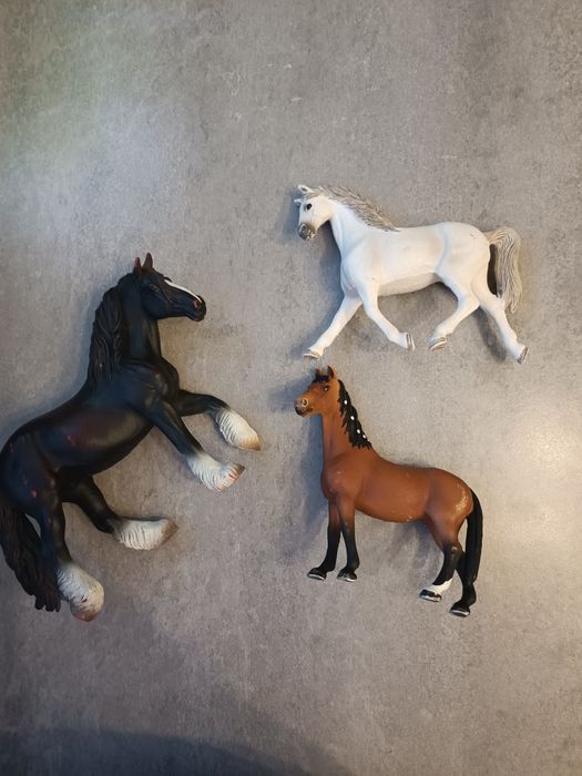 Ręcznie malowane figurki konie Schleich