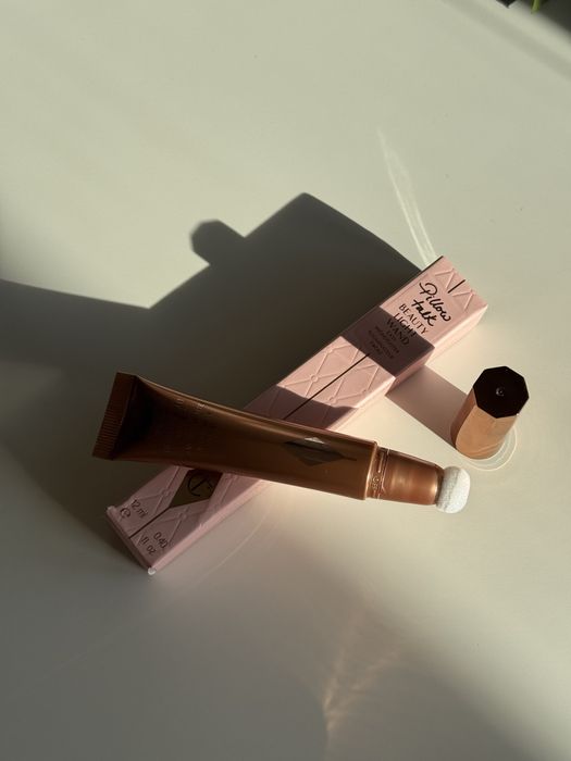 Charlotte Tilbury Beauty Light Wand – rozświetlacz w płynie