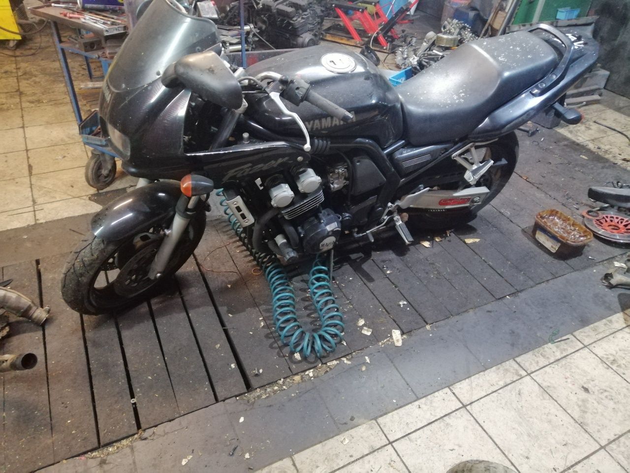 Yamaha fzs 600 fazer czesci rama silnik