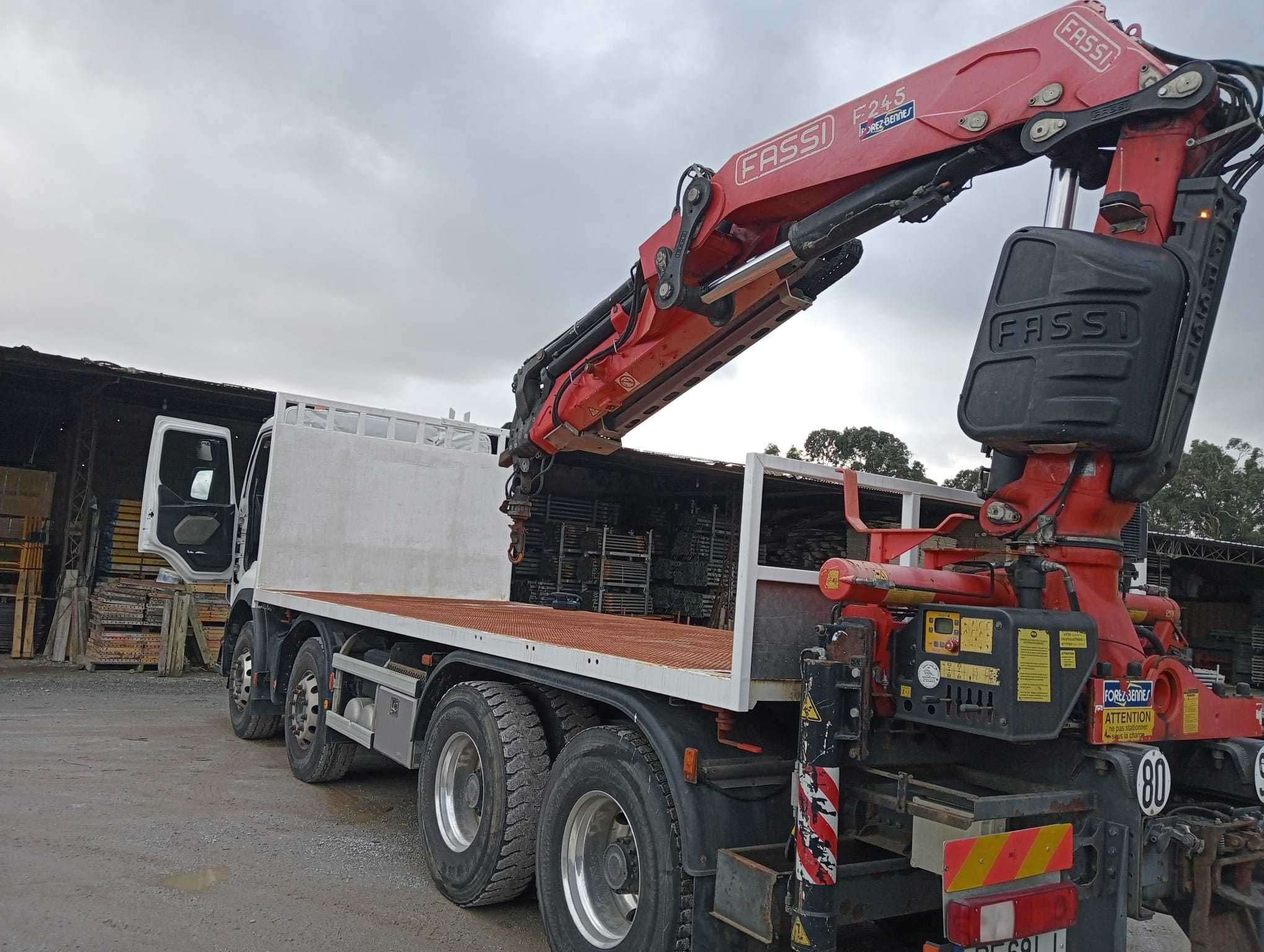 CAMIÃO RENAULT PRENIUM COM GRUA FASSI 245