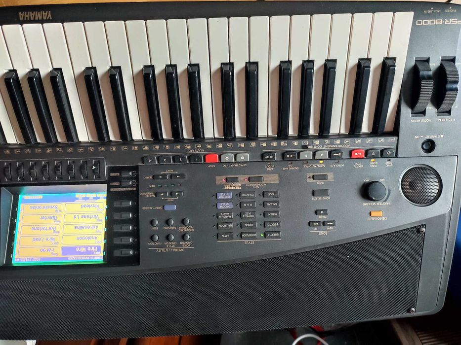 Yamaha PSR 8000.