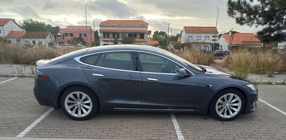 Tesla model S 75D